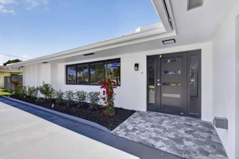 8111 W Lake Drive, Lake Clarke Shores FL - photo 12 of 83