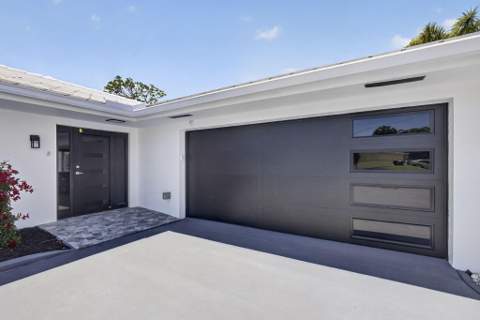 8111 W Lake Drive, Lake Clarke Shores FL - photo 13 of 83