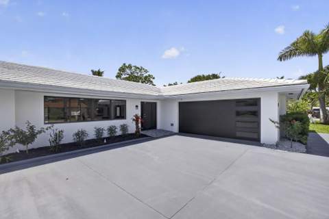 8111 W Lake Drive, Lake Clarke Shores FL - photo 6 of 83