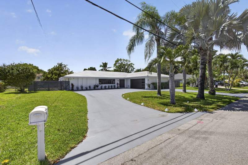 3 bedroom Single Family Residence at 8111 W Lake Drive, Lake Clarke West 3, Lake Clarke Shores — photo 4