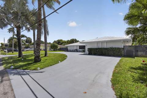 8111 W Lake Drive, Lake Clarke Shores FL - photo 8 of 83