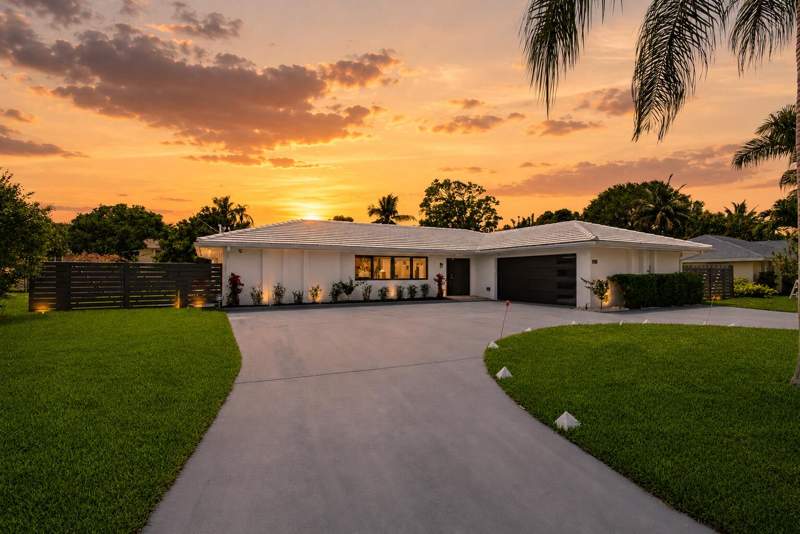 3 bedroom Single Family Residence at 8111 W Lake Drive, Lake Clarke West 3, Lake Clarke Shores — photo 3