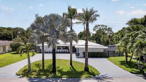 8111 W Lake Drive, Lake Clarke Shores FL - photo 11 of 83
