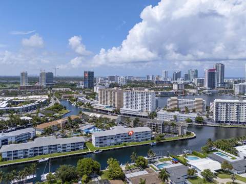 455 Paradise Isle Boulevard #404, Hallandale Beach FL - photo 6 of 55