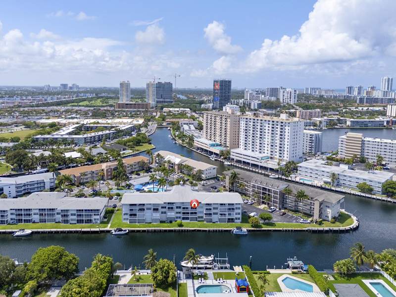 2 bedroom Stock Cooperative at 455 Paradise Isle Boulevard #404, Isle Of Paradise Co-Op F, Hallandale Beach — photo 4