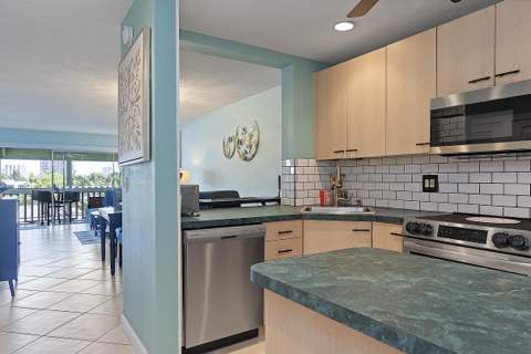 455 Paradise Isle Boulevard #404, Hallandale Beach FL - photo 16 of 55