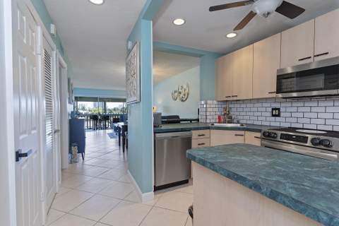 455 Paradise Isle Boulevard #404, Hallandale Beach FL - photo 17 of 55