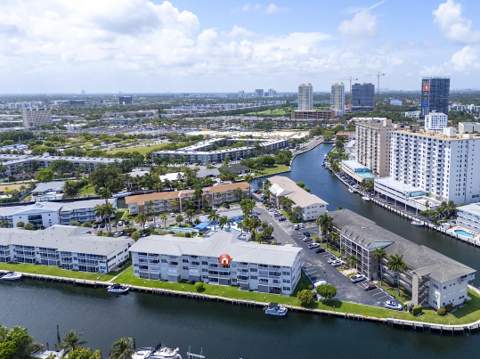 455 Paradise Isle Boulevard #404, Hallandale Beach FL - photo 9 of 55