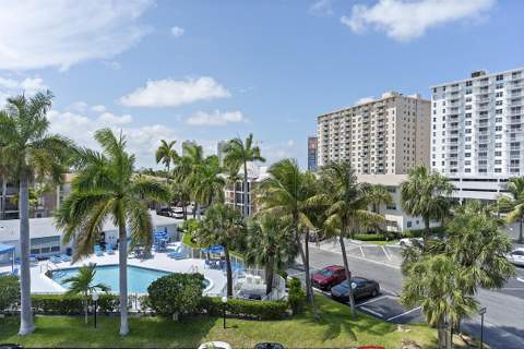 455 Paradise Isle Boulevard #404, Hallandale Beach FL - photo 11 of 55