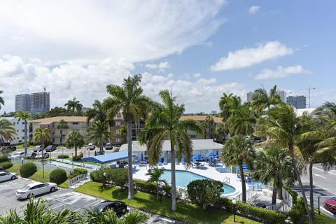 455 Paradise Isle Boulevard #404, Hallandale Beach FL - photo 12 of 55