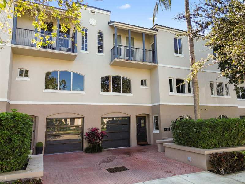 3 bedroom Townhouse at 456 E Boca Raton Road, Fifth Avenue Place, Boca Raton — photo 1