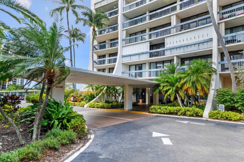 2 bedroom Condominium at 2400 Presidential Way #1006, Lands Of The President Condo 3, West Palm Beach — photo 1