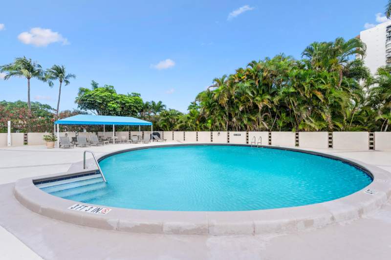 2 bedroom Condominium at 2400 Presidential Way #1006, Lands Of The President Condo 3, West Palm Beach — photo 2