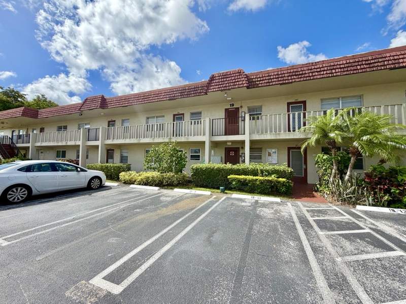 1 bedroom Condominium at 19 Abbey Lane #204, VILLAGES OF ORIOLE ABBEY CONDO, Delray Beach — photo 4