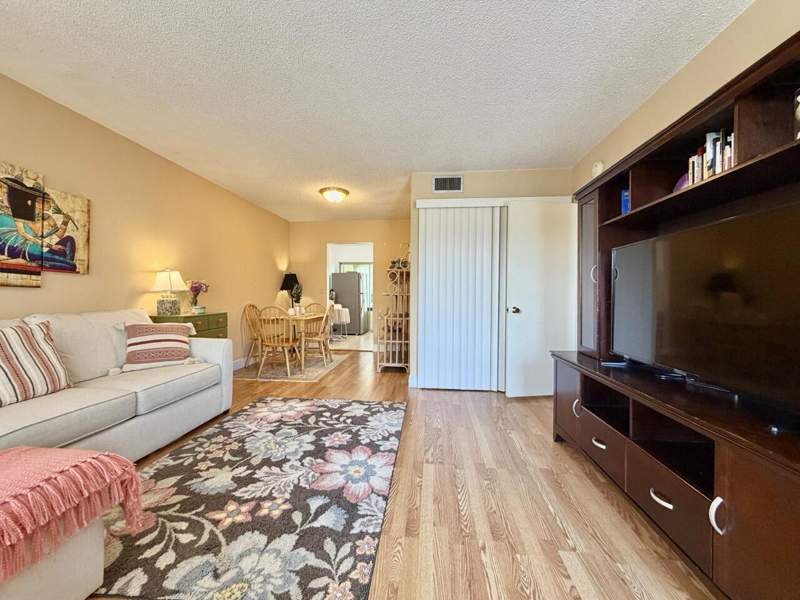 1 bedroom Condominium at 19 Abbey Lane #204, VILLAGES OF ORIOLE ABBEY CONDO, Delray Beach — photo 3