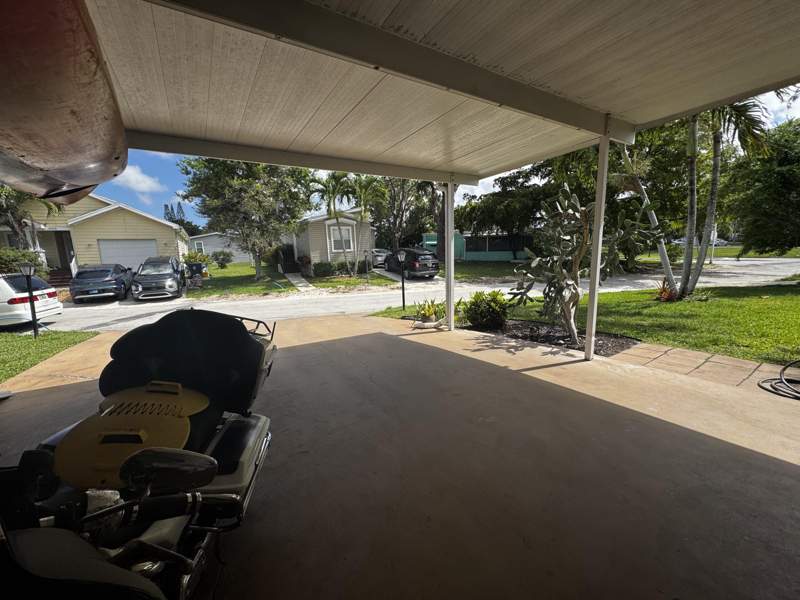 3 bedroom Mobile Home at 4081 4th Court, Maralago Cay, Lantana — photo 2
