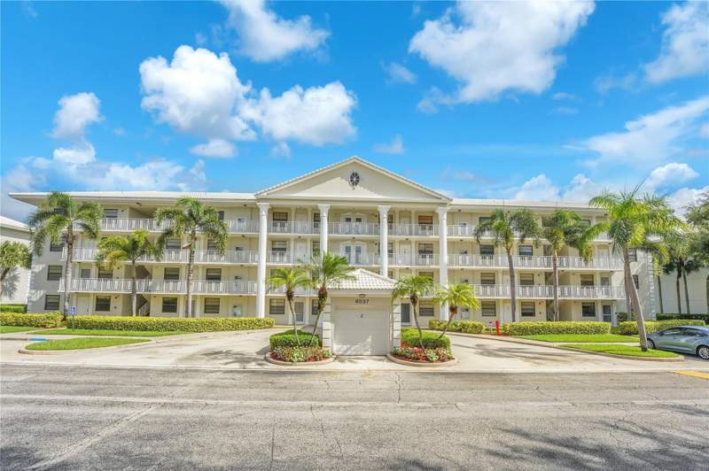2 bedroom Condominium at 6037 Balboa Circle #401, Whitehall Condo At Camino Real, Boca Raton — photo 2