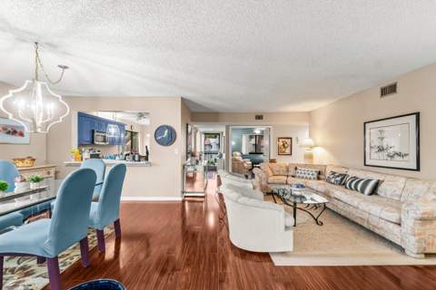 5687 Fairway Park Drive, Boynton Beach FL - photo 9 of 34