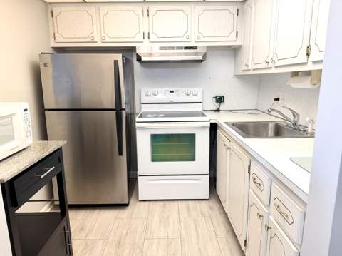162 Windsor H, West Palm Beach FL - photo 10 of 30
