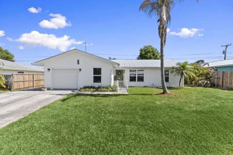 1729 NE 23rd Terrace, Jensen Beach FL - photo 6 of 54