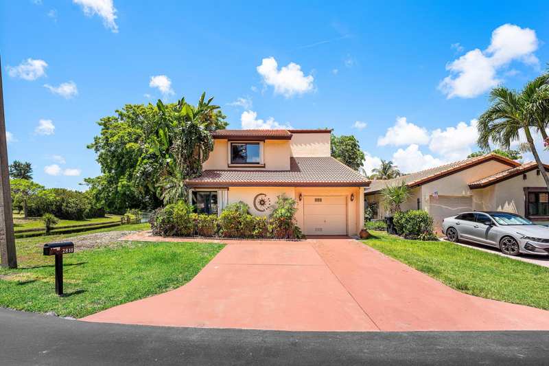 4 bedroom Single Family Residence at 2810 Sand Pines Court, Lantana Pines 1 Sportsmens Club, Lake Worth — photo 1