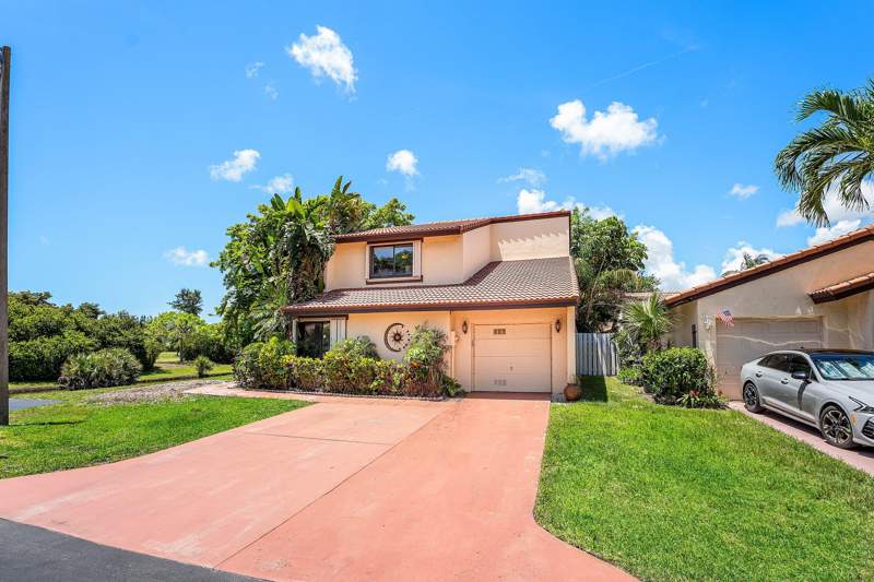 4 bedroom Single Family Residence at 2810 Sand Pines Court, Lantana Pines 1 Sportsmens Club, Lake Worth — photo 2
