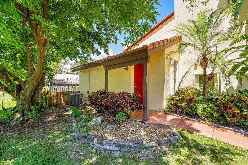 4 bedroom Single Family Residence at 2810 Sand Pines Court, Lantana Pines 1 Sportsmens Club, Lake Worth — photo 3