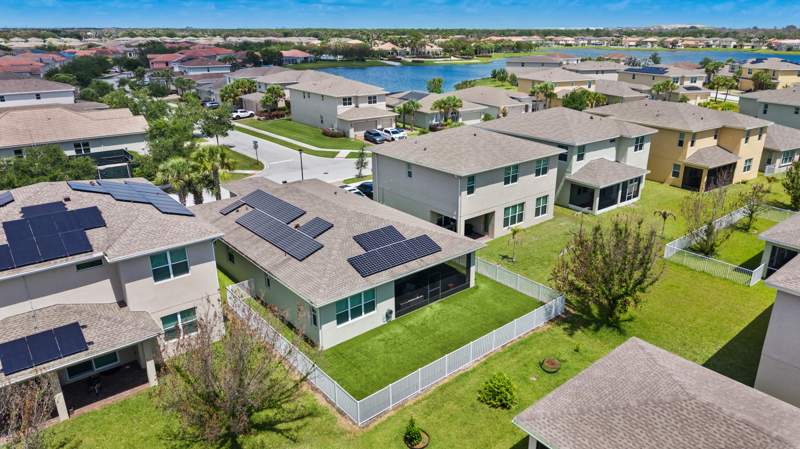 3 bedroom Single Family Residence at 1600 NW Vivanco Street, Vizcaya Falls, Port St. Lucie — photo 2
