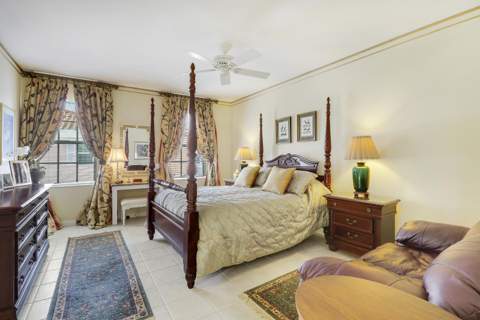 77 Laurel Oaks Circle, Tequesta FL - photo 19 of 45