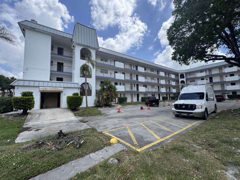 2 bedroom Condominium at 6300 S Falls Cir Drive #314, Inverrary Country Club, Lauderhill — photo 3