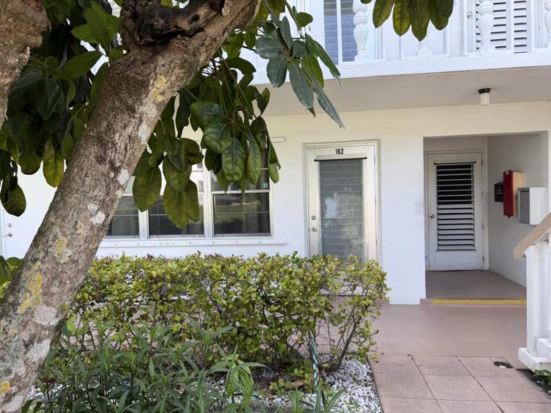 1 bedroom Condominium at 162 Windsor H, Windsor Condos, West Palm Beach — photo 1
