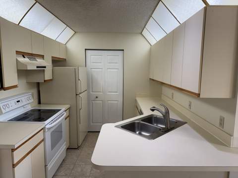 8228 SE Croft Circle #J-8, Hobe Sound FL - photo 9 of 28