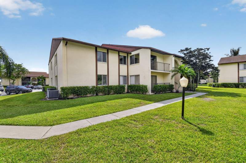 2 bedroom Condominium at 4991 Sable Pine Circle #C2, Pine Ridge At Haverhill Condo, West Palm Beach — photo 2