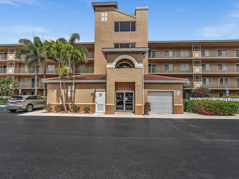 3 bedroom Condominium at 12511 Imperial Isle Drive #402, Coral Cove Condo, Boynton Beach — photo 4