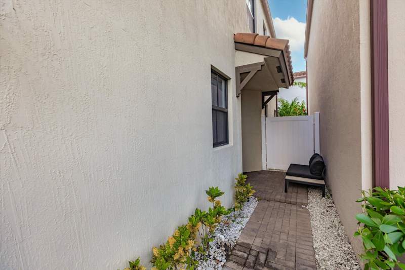 4 bedroom Single Family Residence at 6026 Pine Tree Way #6026, Mediterranea, Riviera Beach — photo 5