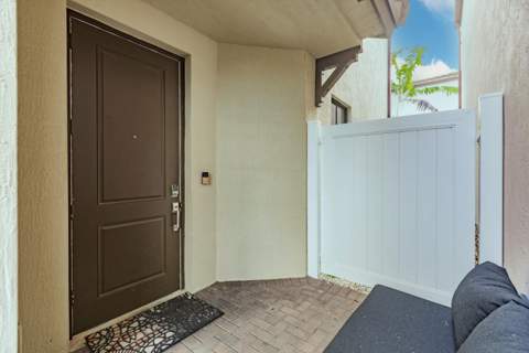 6026 Pine Tree Way #6026, Riviera Beach FL - photo 10 of 31