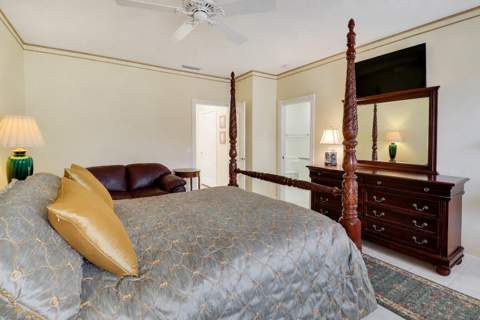 77 Laurel Oaks Circle, Tequesta FL - photo 21 of 45