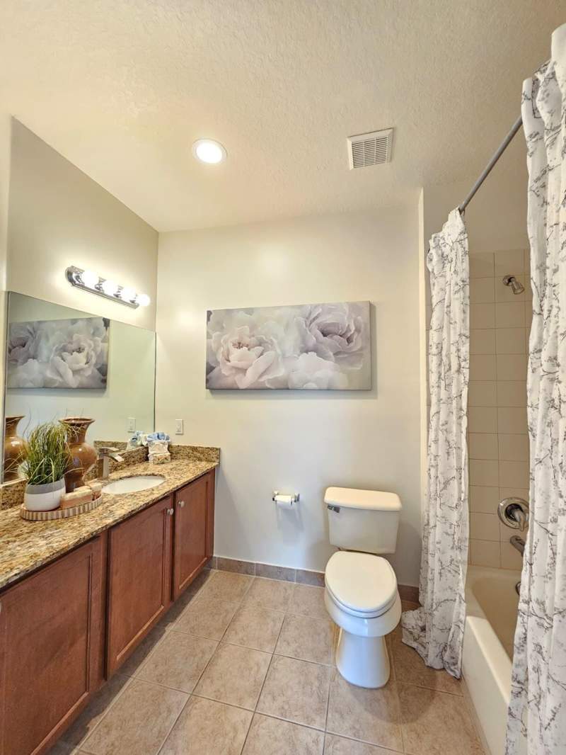 2 bedroom Townhouse at 3022 Laurel Ridge Circle, Thousand Oaks, Riviera Beach — photo 2