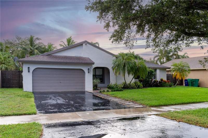 3 bedroom Single Family Residence at 5231 SW 115th Avenue, FLAMINGO GARDENS-TAMARIND, Cooper City — photo 2