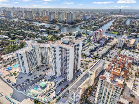 3140 S Ocean Drive #208, Hallandale Beach FL - photo 6 of 32