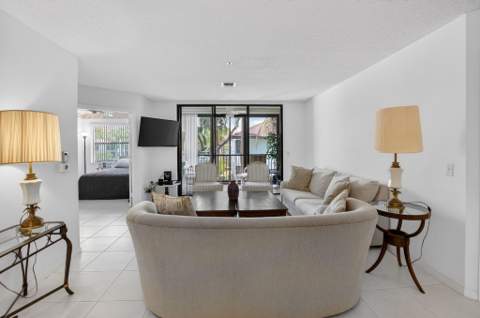 5153 Floria Drive #J, Boynton Beach FL - photo 10 of 73