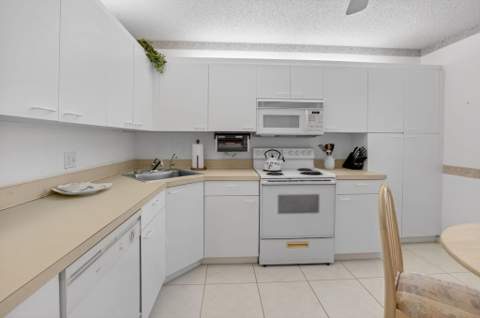 5153 Floria Drive #J, Boynton Beach FL - photo 14 of 73