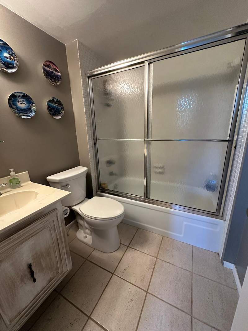 2 bedroom Condominium at 115 Royal Pk Drive #2g, Royal Park Condo, Oakland Park — photo 3