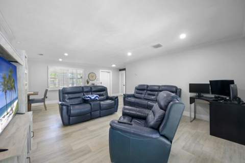 6850 NW 7th Street, Plantation FL - photo 7 of 38