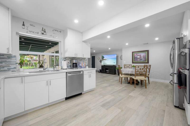 4 bedroom Single Family Residence at 6850 NW 7th Street, Plantation Gardens Sec 5, Plantation — photo 4
