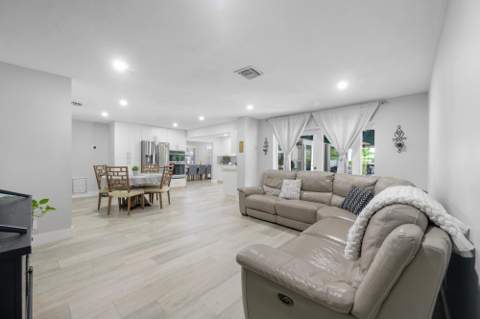 6850 NW 7th Street, Plantation FL - photo 10 of 38
