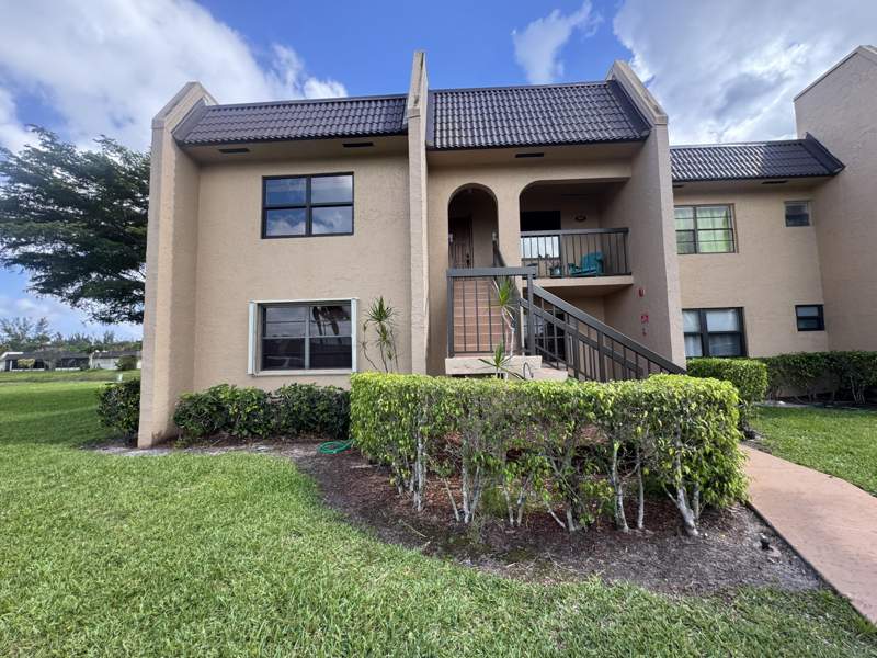 2 bedroom Condominium at 130 Lake Nancy Drive #101, Golden Lakes Village Condo K, West Palm Beach — photo 2