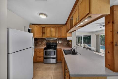 1540 NE 40th Street, Oakland Park FL - photo 9 of 49