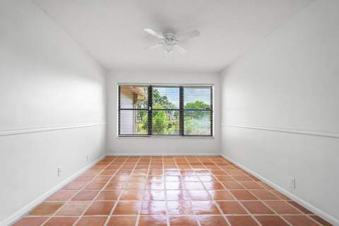 9405 Dundee Drive, Lake Worth FL - photo 13 of 41