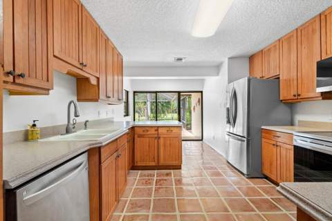 9405 Dundee Drive, Lake Worth FL - photo 15 of 41